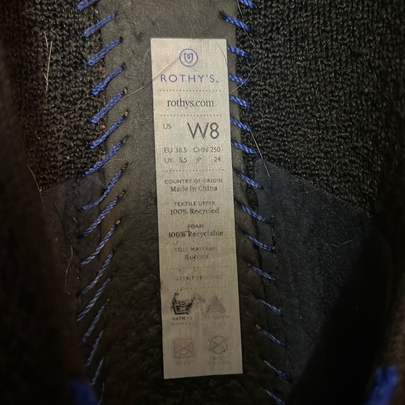 Rounded toe Black Rothy’s flats - Picture 2 of 4